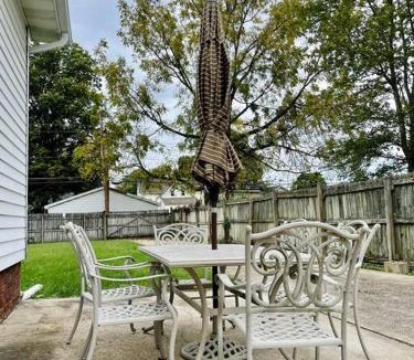 Evansville Apartment | The Chic Shack/Centrally Located 2BR/1BA Home