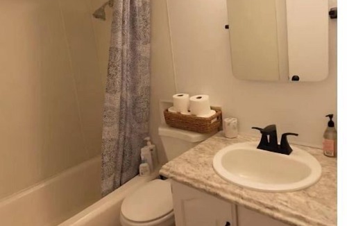 People's Freeway Apartment | The Cozy Casa - Perfect for Long Term Stays.