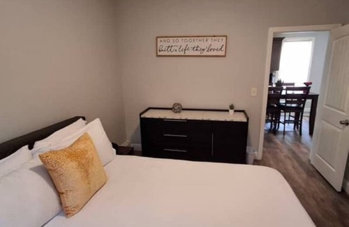 Wanskuck Apartment | The Double-Suite at The North End 2BR APT with PARKING