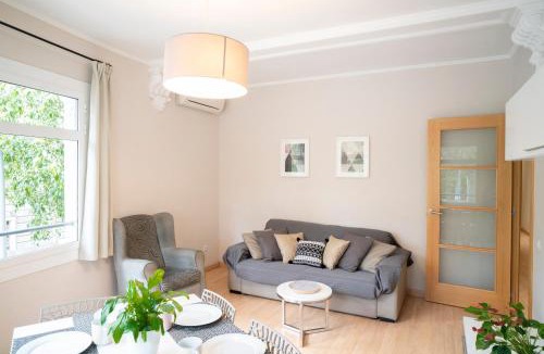 El Parc i la Llacuna del Poblenou Apartment | The Family Host - Lost Garden Ciutadella Park