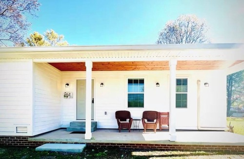 Spring Hill Apartment | The Gardenia Suites ™ - Suite B ~ Country feel in the heart of Spring Hill.