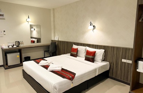 Ban Pa Yang Hotel | THE HUB SURATTHANl