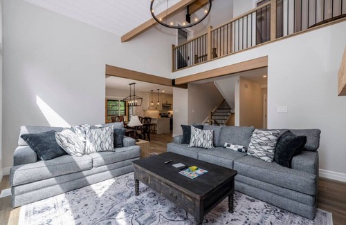 Georgian Bay Cottage | The Huron Woods Retreat with Sauna & Sports Court