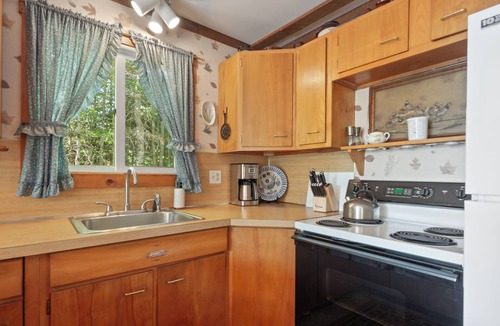 Rangeley Cabin | The Kennel Club - pet friendly, Beaver Mountain Lake