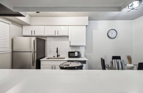 North Arlington Apartment | The Landry 255 | Spacious and Cozy 1 Bedroom 1bth
