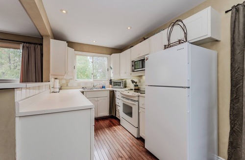 South Bruce Peninsula Cabin | The Louise - Artistic Haven by the Beach