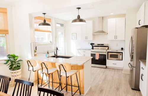 Mount Auburn House | The Lounge- Heated Private Bar, Hot Tub, Fire Pit, Sleeps 14