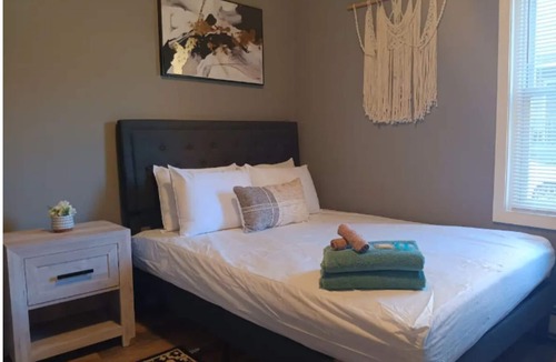 Mount Pleasant Apartment | The Macro-Suite at Mt. Pleasant NEW 2B Apt.Parkingnn