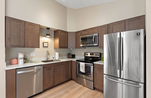 Summit - University Apartment | The Marshall Landing with King Bed