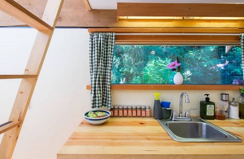 Roberts Creek Cabin | The Micro Cabin In Roberts Creek - 2 Minutes from the Beach!