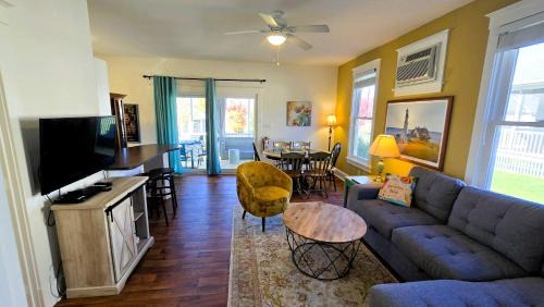 Cherry Valley House | The Monarch - 4 Butternut