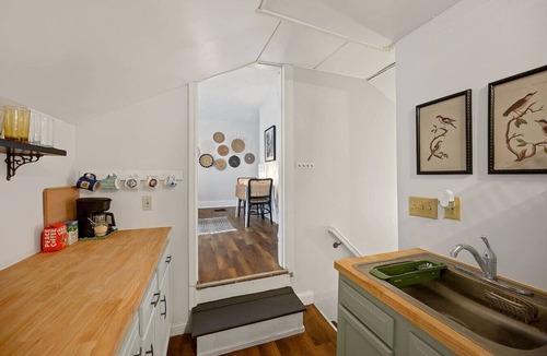 Roselawn Finance Apartment | The Nest - Spacious 1BR Getaway in Pleasant Ridge