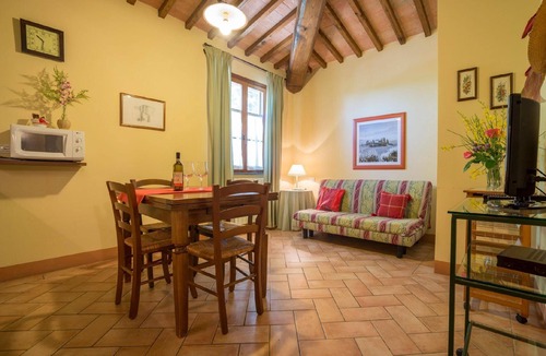 San Gimignano Apartment | The Pomegranate Apartment