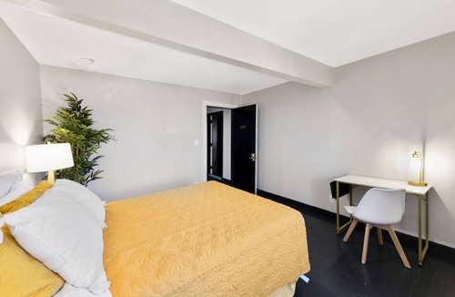 Fox Lake Hostel | The Randolph Hotel Room 309