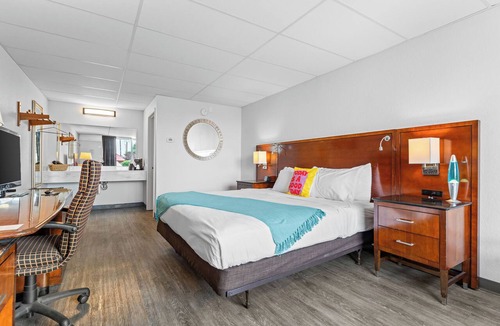 Branson Theater District Hotel | The Retro Hotel