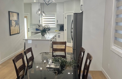 Saskatoon House | The Rochellee | Elegant 3 Bedroom Luxe and Comfortable Stay in Rosewood