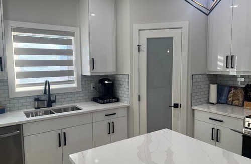 Saskatoon House | The Rochellee | Elegant 3 Bedroom Luxe and Comfortable Stay in Rosewood