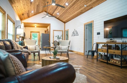 Monteagle Cabin | The Sandstone Chalet