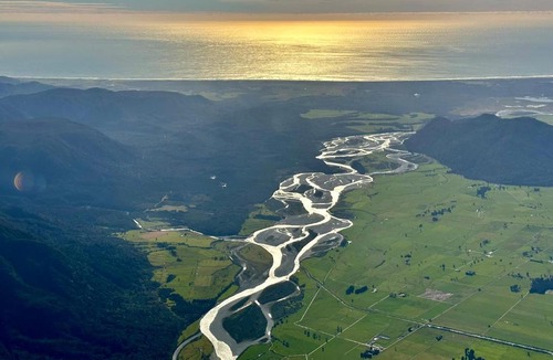 Hokitika House | The Sunset Ridge