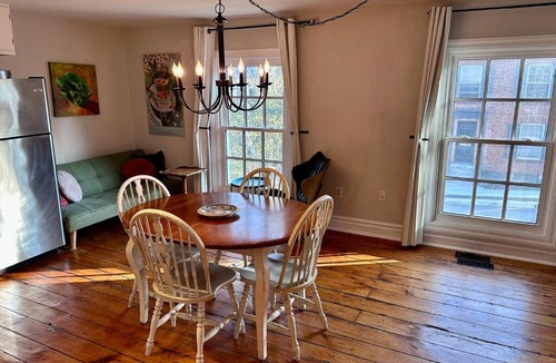 Port Hope Apartment | The Walton Cozy and Charming, Steps to Downtown