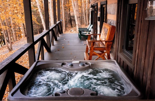 Goldbond Cabin | The Wilderness Lodge at Four Fillies Lodge w/Hot Tub