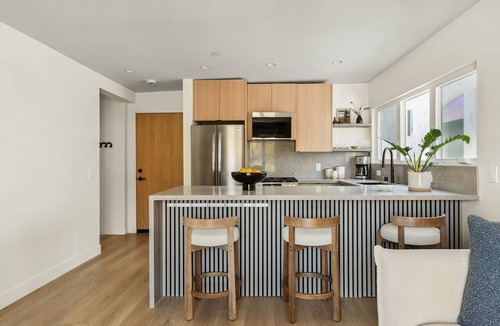 El Porto Condo | Tide House - Unit C | Modern Seaside 1BD w Parking