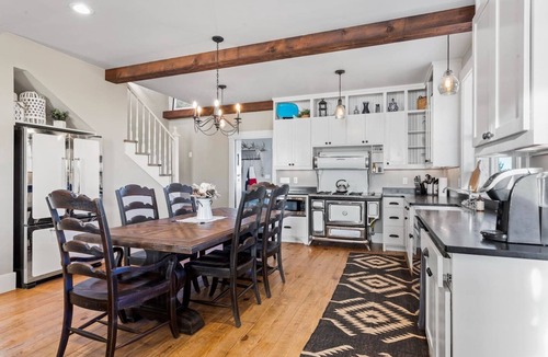 Grapetown House | TimberRose Ranch | Hot Tub + Hill Country Views
