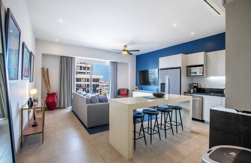 Emiliano Zapata Condo | Top floor 1BR | 2 Pools & Gym | Romantic Zone