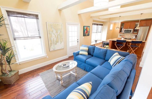Yachting Village Condo | Top Floor Condo with Loft on Desired Thames Street