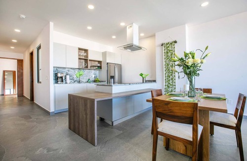 Colonia 5 de Diciembre Condo | Torre Doze Private Penthouse