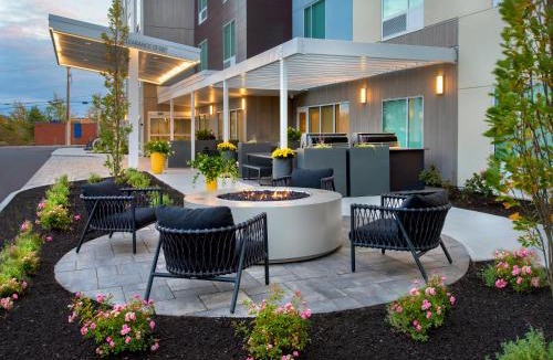 South Portland Hotel | TownePlace Suites Portland Airport ME