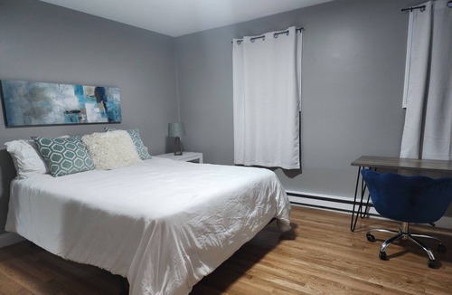Methuen House | Townhouse conveniently located just mins from UMass Lowell and Phillips Academy.