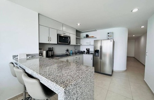 Zona Dorada Apartment | Tramonto 502, Centrico Depa con Vista al Mar!