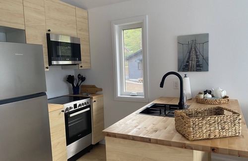 Seeleys Bay Cottage | Tranquil 1-bedroom cottage with AC in welcoming Seeley's Bay on the waterfront