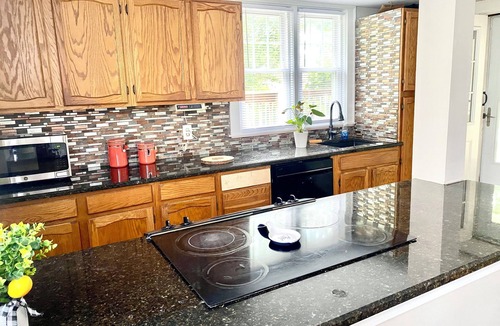 Hartford House | Tranquil 3-bedroom house with additional full-size sofa bed in Hartford