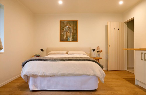 Furneaux Apartment | Tranquil space off nestled among native bush off Queen Charlotte Track