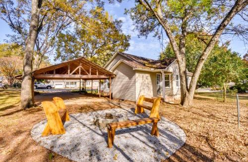 Travelers Rest House | Tranquil Travelers Rest Home with Fire Pit!