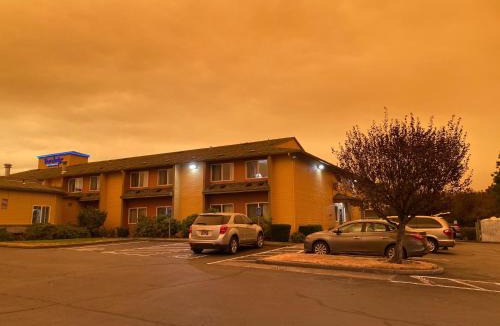 Newberg Hotel | Travelodge by Wyndham, Newberg