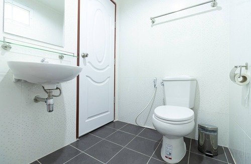 Chom Thong Hotel | Tree Place