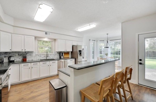 Flower Mound House | Tropical Pool Oasis - 5 BR, Foosbal, Cinema