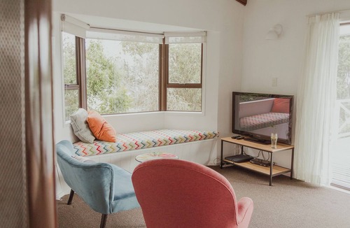 Cable Bay House | Tui's Peak