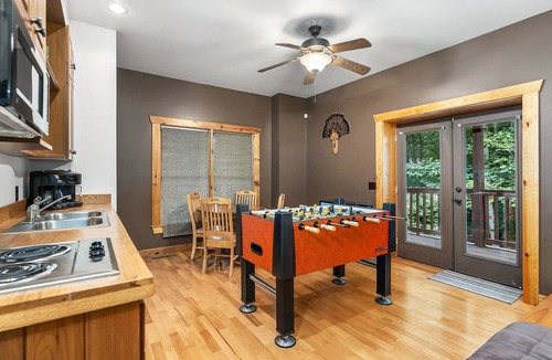 Lancaster Cabin | Turkey Ridge (Dog-Friendly)
