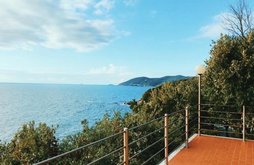 Rosignano Marittimo Apartment | Tuscan seafront apartment with private access to sea