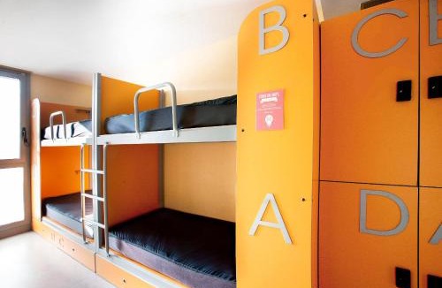 El Parc i la Llacuna del Poblenou Hostel | Twentytu Hostel Barcelona