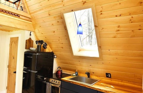 Springvale Cabin | Two bedroom treehouse in United States of America, Sanford