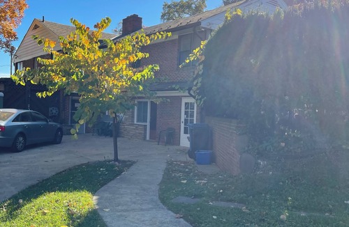 Silver Spring House | Two DB Beds Room, Bathroom, Shower, Fridge, MW, TV, Wifi - 66 night 1st guest.