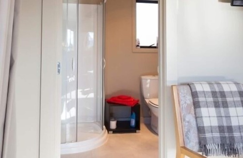 Ranfurly Apartment | Two lovely King studio units