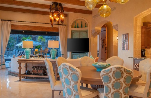 Palmilla Villa | Two-Villa Compound Sleeps 22 — Chef, Butler & Steps to Swimmable Beach