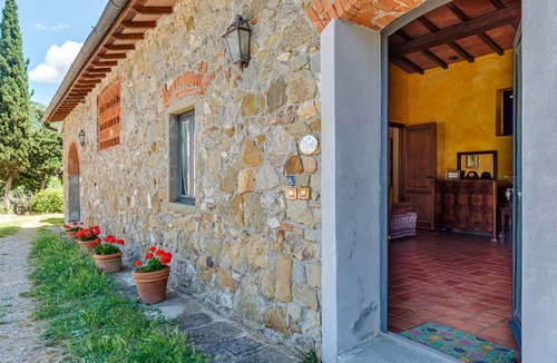 Pontassieve Apartment | Uliveto – with Shared Pool, Wi-Fi, and Air Conditioning