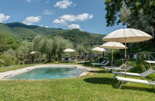 Pontassieve Apartment | Uliveto – with Shared Pool, Wi-Fi, and Air Conditioning